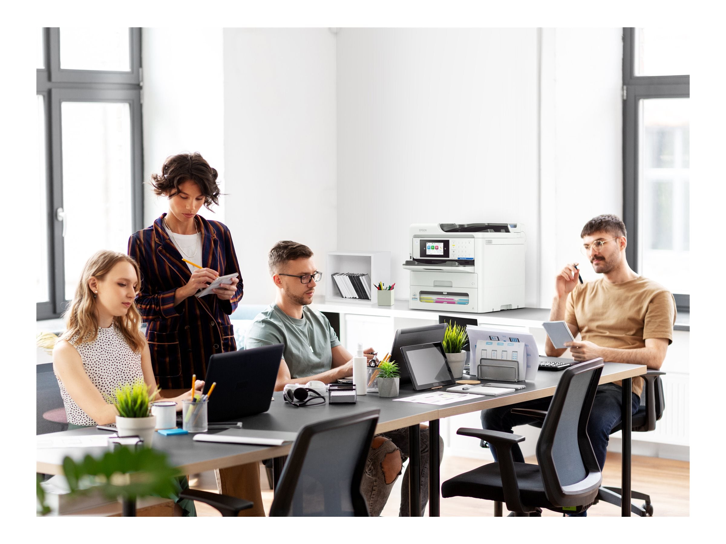 EPSON WorkForce Pro EM-C800RDWF Vorderansicht