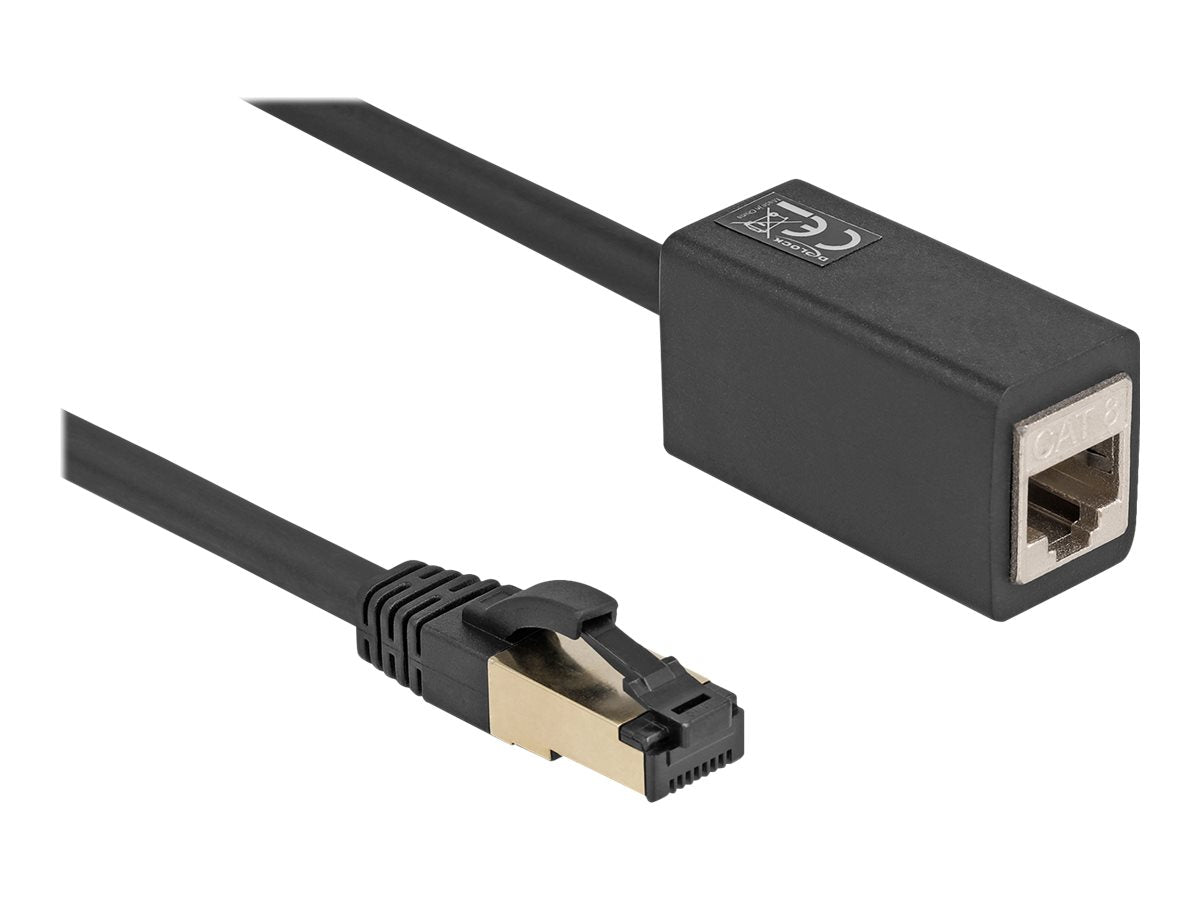 DELOCK Netzwerk Verlängerungskabel RJ45 Stecker zu RJ45 Buchse Cat.8.1 S/FTP 1m schwarz Vorderansicht