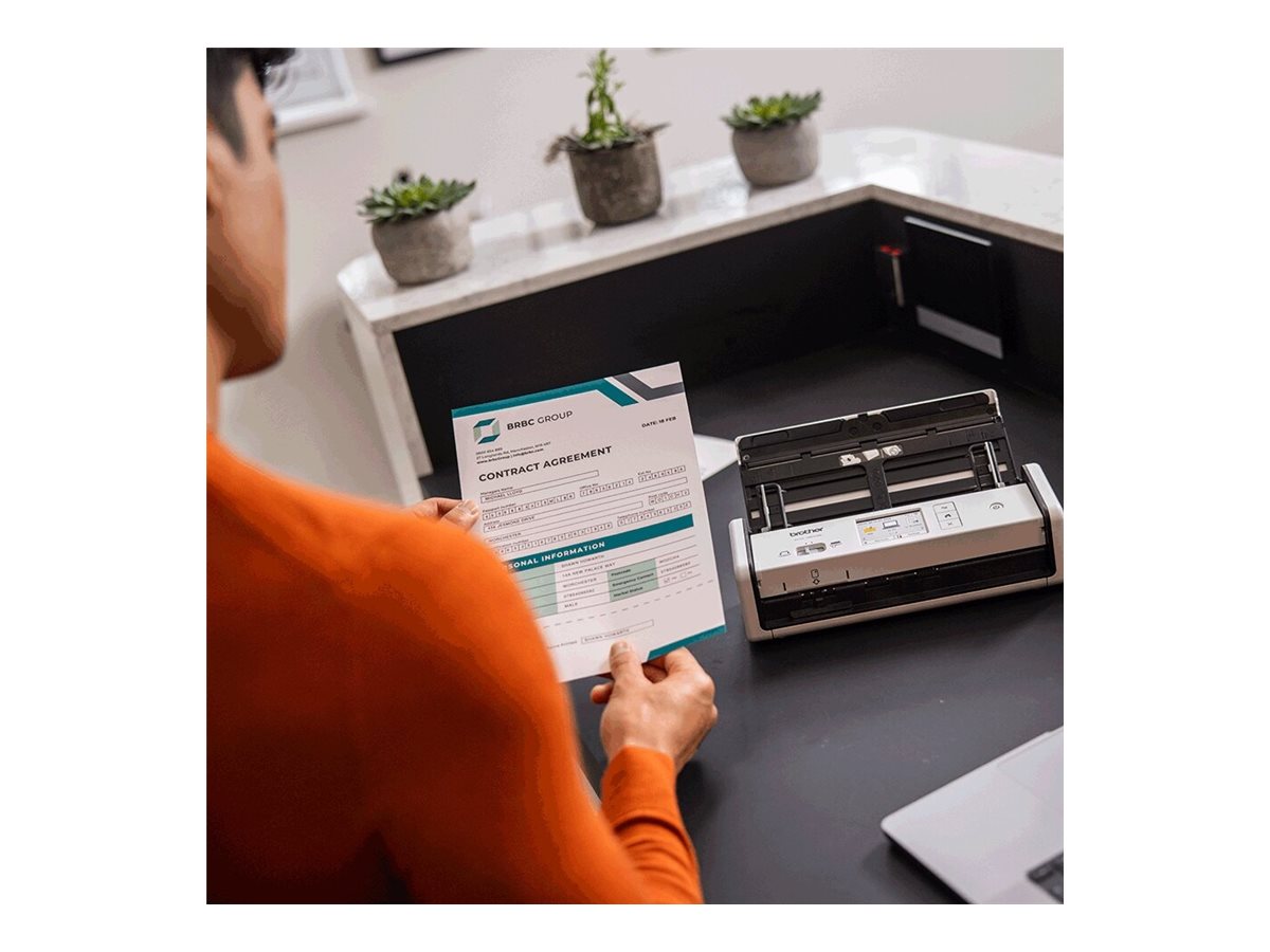 BROTHER ADS-1800 Document Scanner im Einsatz