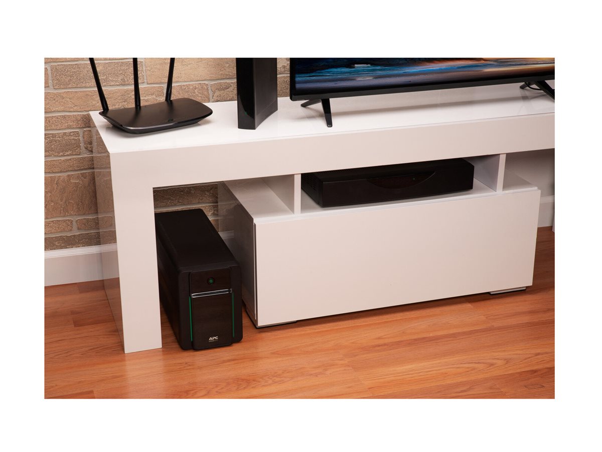 APC Easy UPS BVX2200LI-GR Detailansicht der Anschlüsse