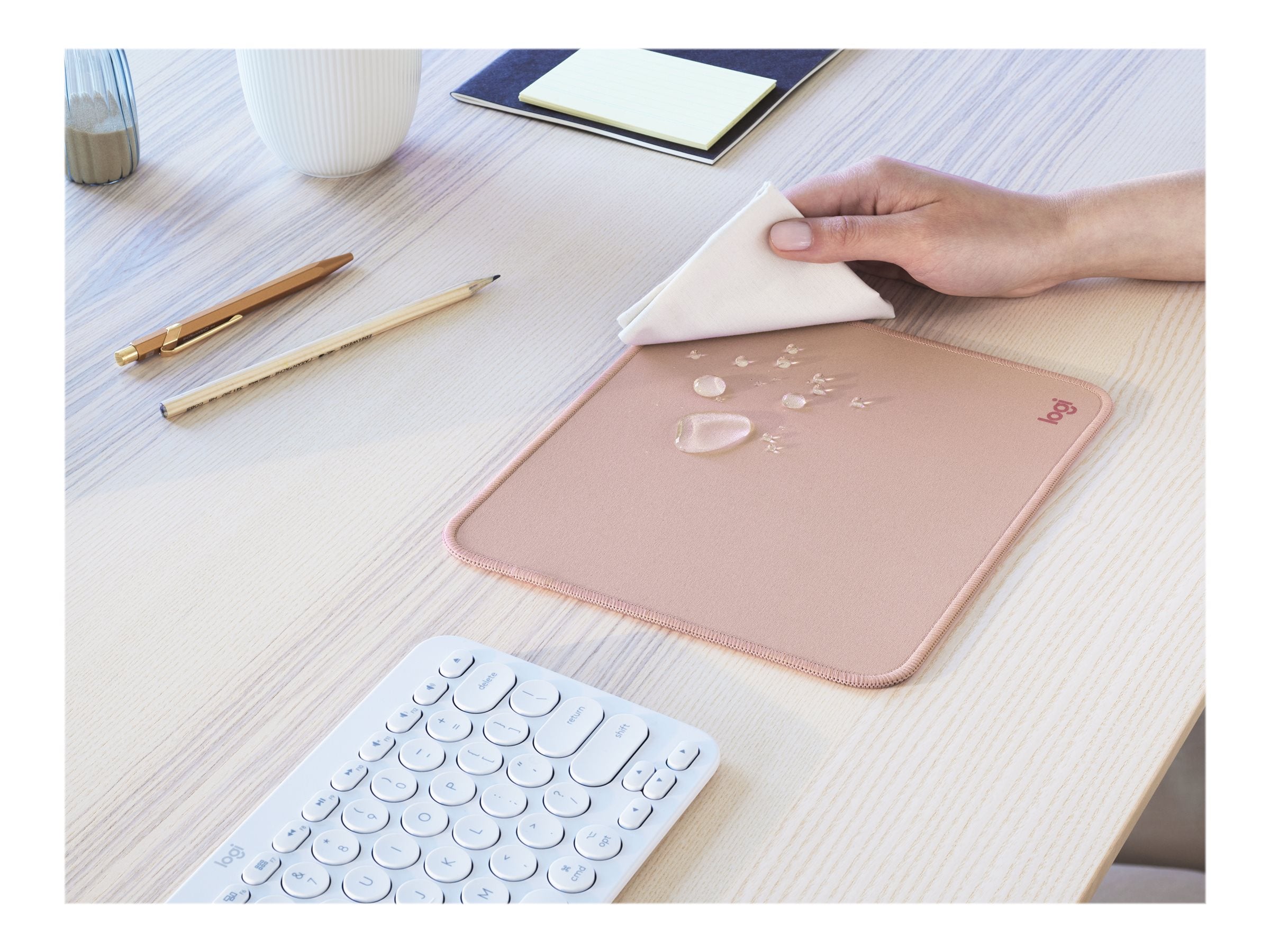 LOGITECH Desk Mat Studio Series Mauspad dark rose Verpackung