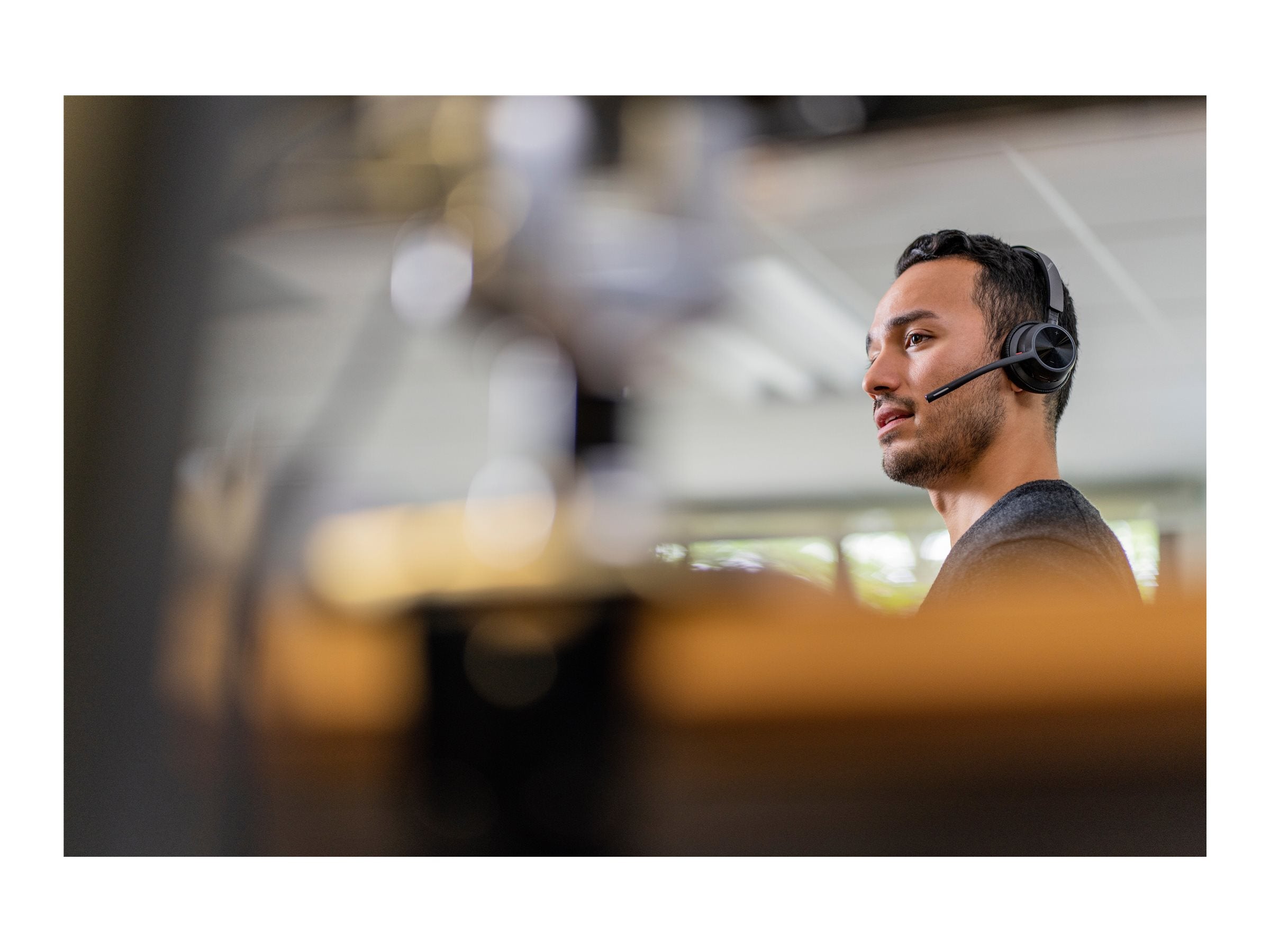 HP Poly Voyager 4310 USB-C Headset seitliche Ansicht