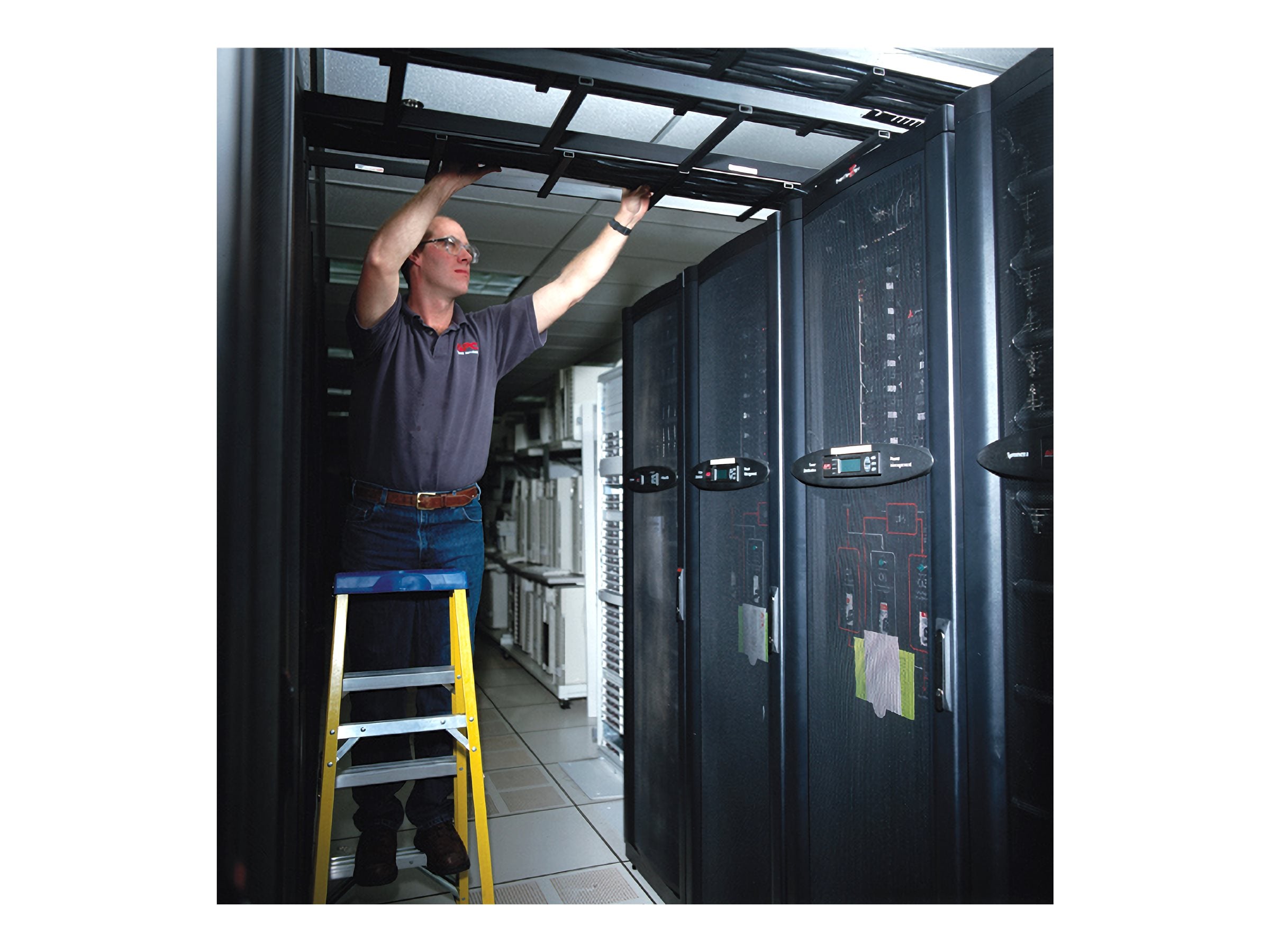 APC Scheduled Assembly Service 5x8 für 1 5U Rack Distribution Panel - Vorderansicht