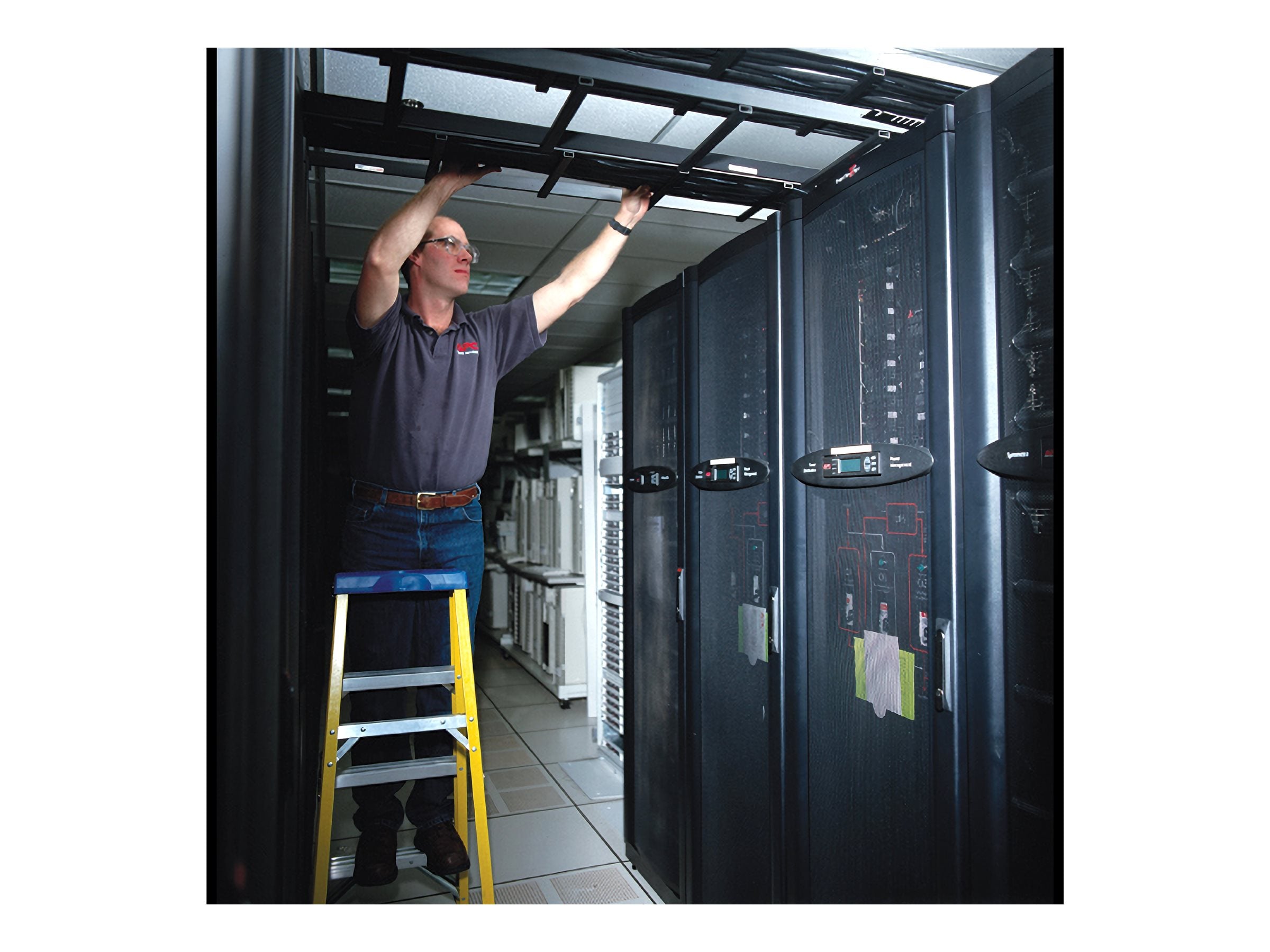 APC NetBotz Assembly Service Installation - Vorderansicht