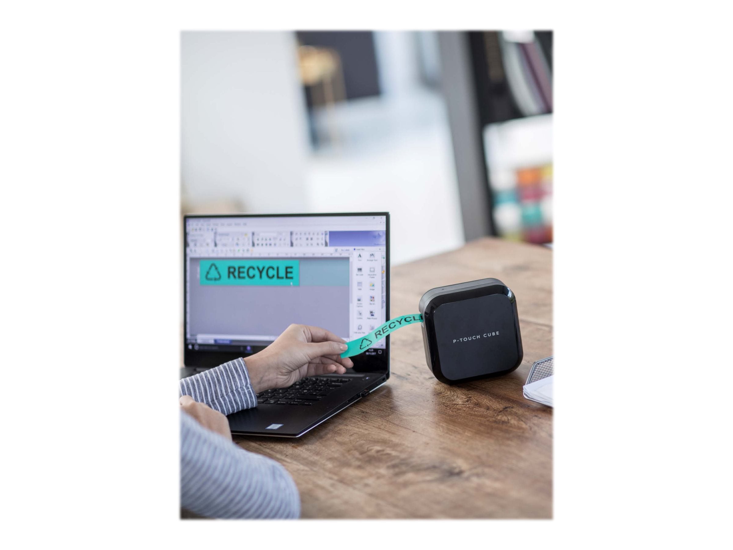 BROTHER P-touch P710BT Beschriftungsgerät Vorderansicht