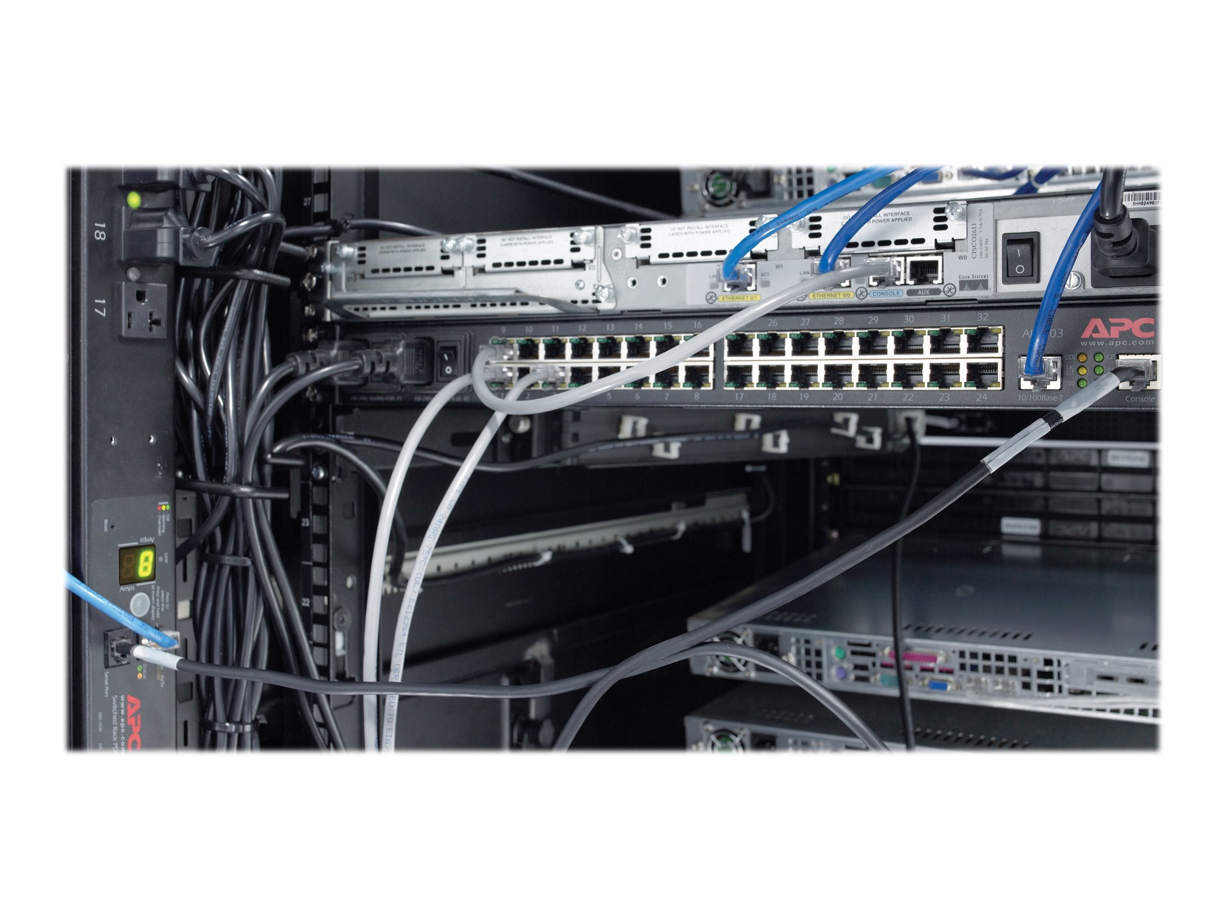 Vorderansicht des APC vertical cable management channel für Netshelter