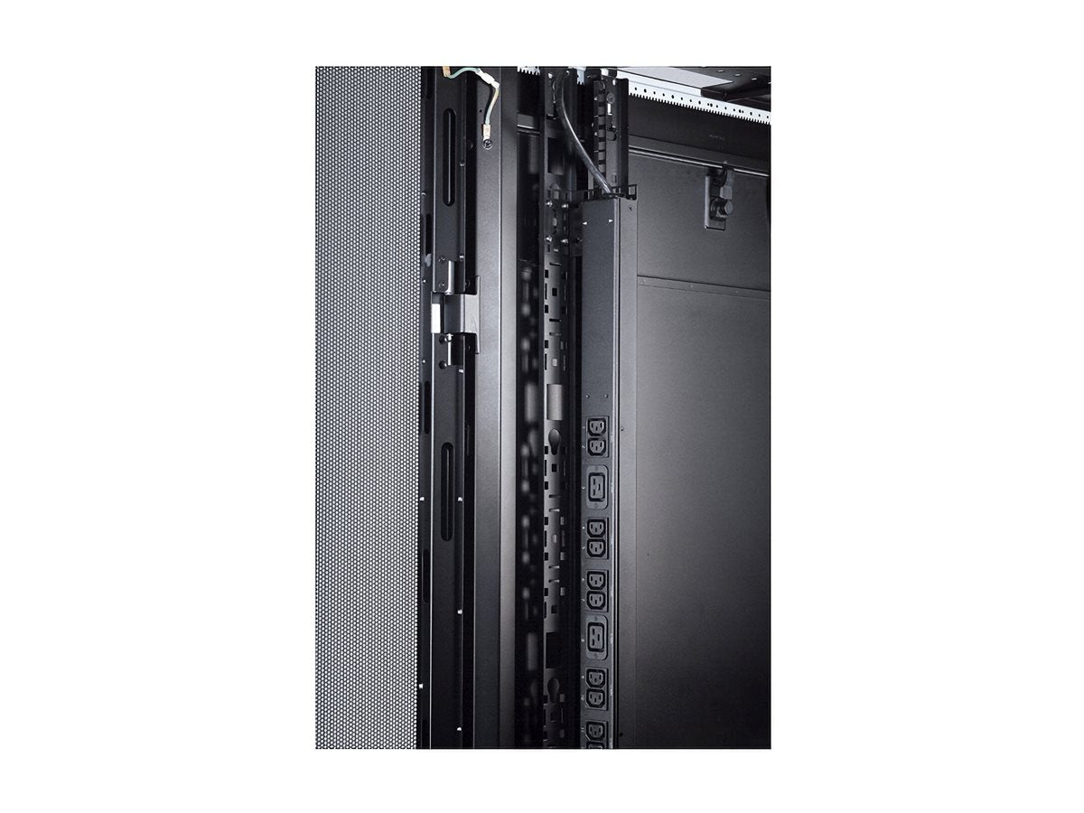 APC NetShelter 0-HE-Zubehör Rackmontagesatz in Anwendung