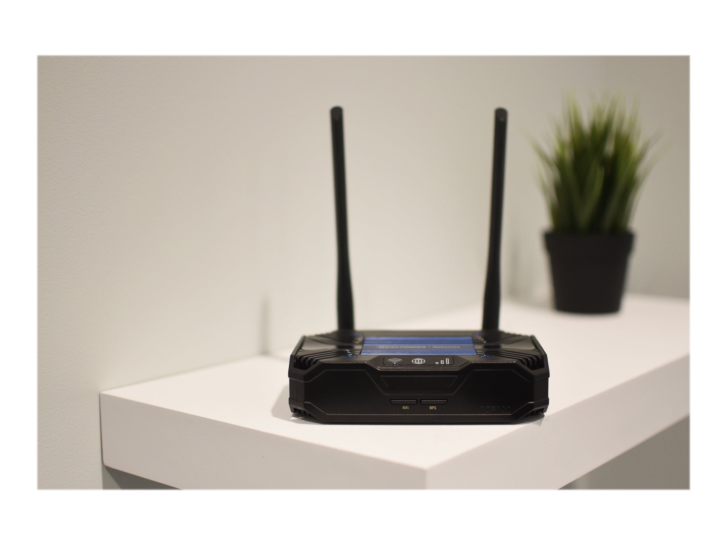 Verpackung des TELTONIKA NETWORKS TCR100 4G/LTE & WiFi Routers