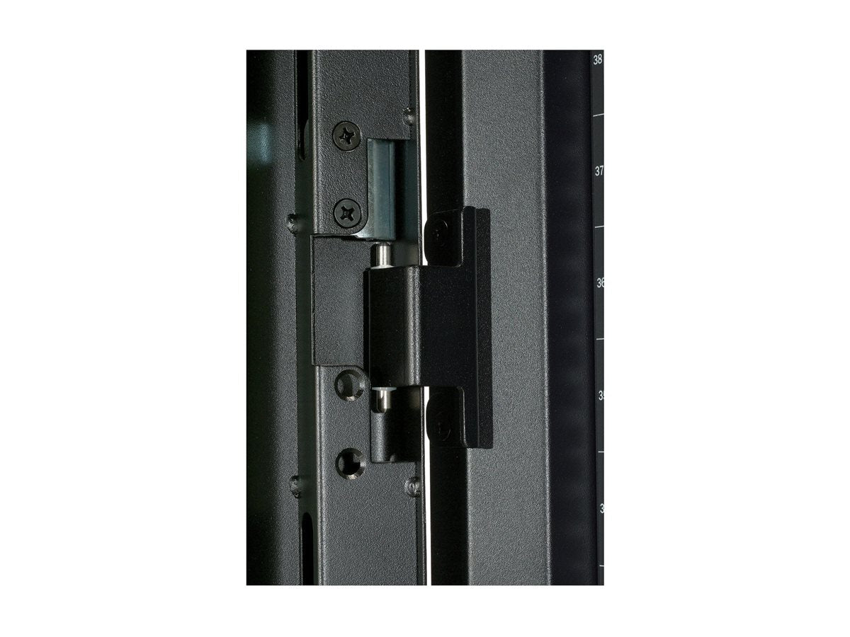 Detailaufnahme der Türen des APC NetShelter SX 42U 600mm Wide x 1200mm Deep Enclosure