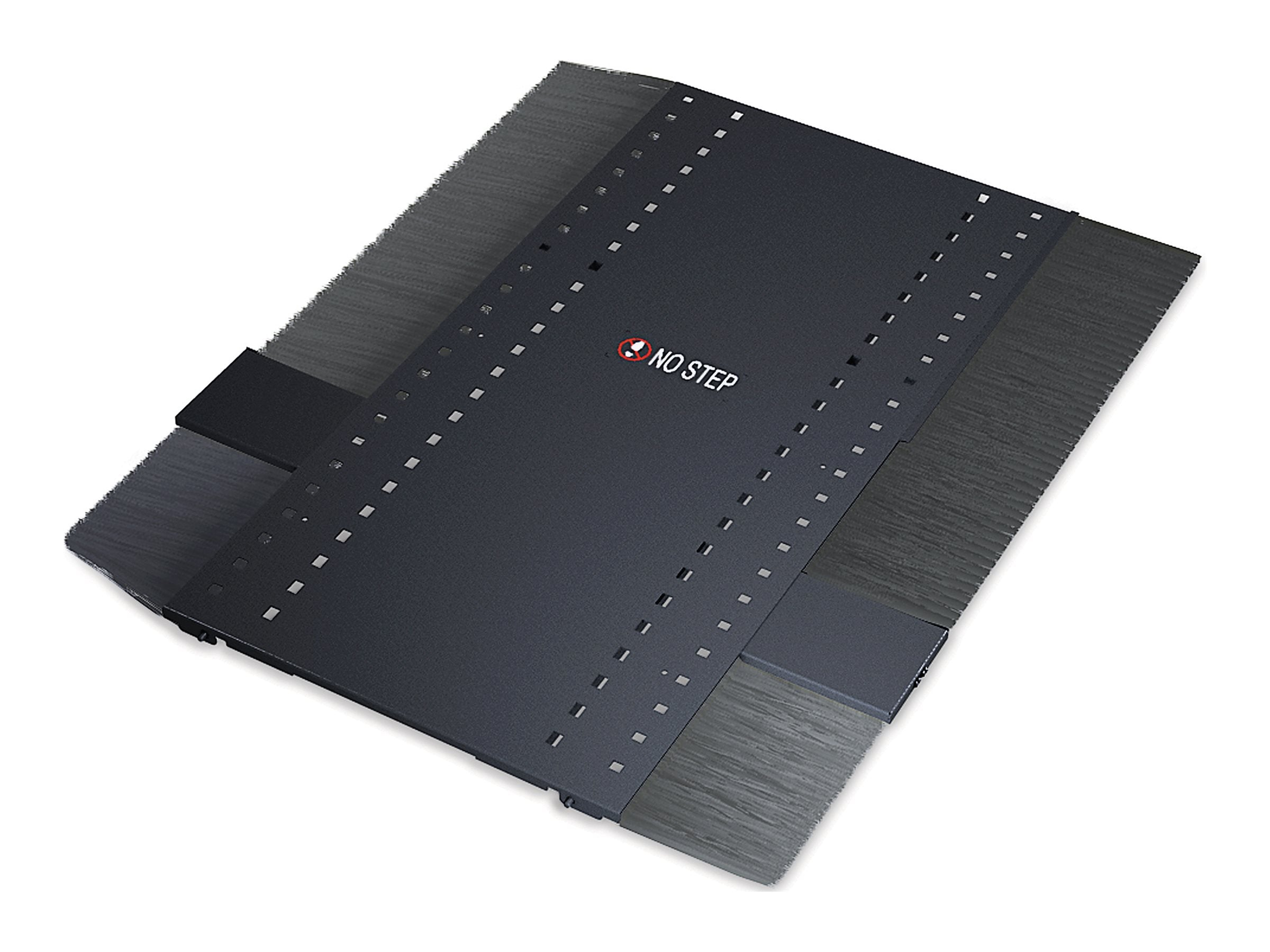 APC NetShelter SX Networking Enclosure 48U Rack Innenansicht