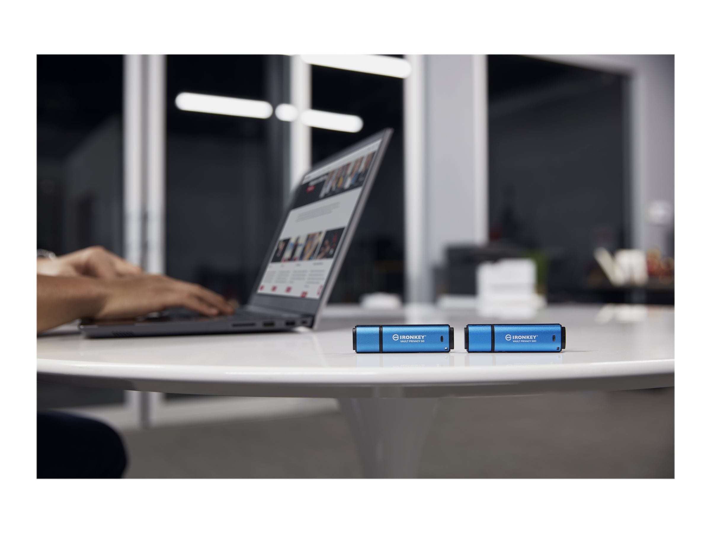 KINGSTON 32GB USB-C IronKey Vault Privacy 50C Nutzungsszenario