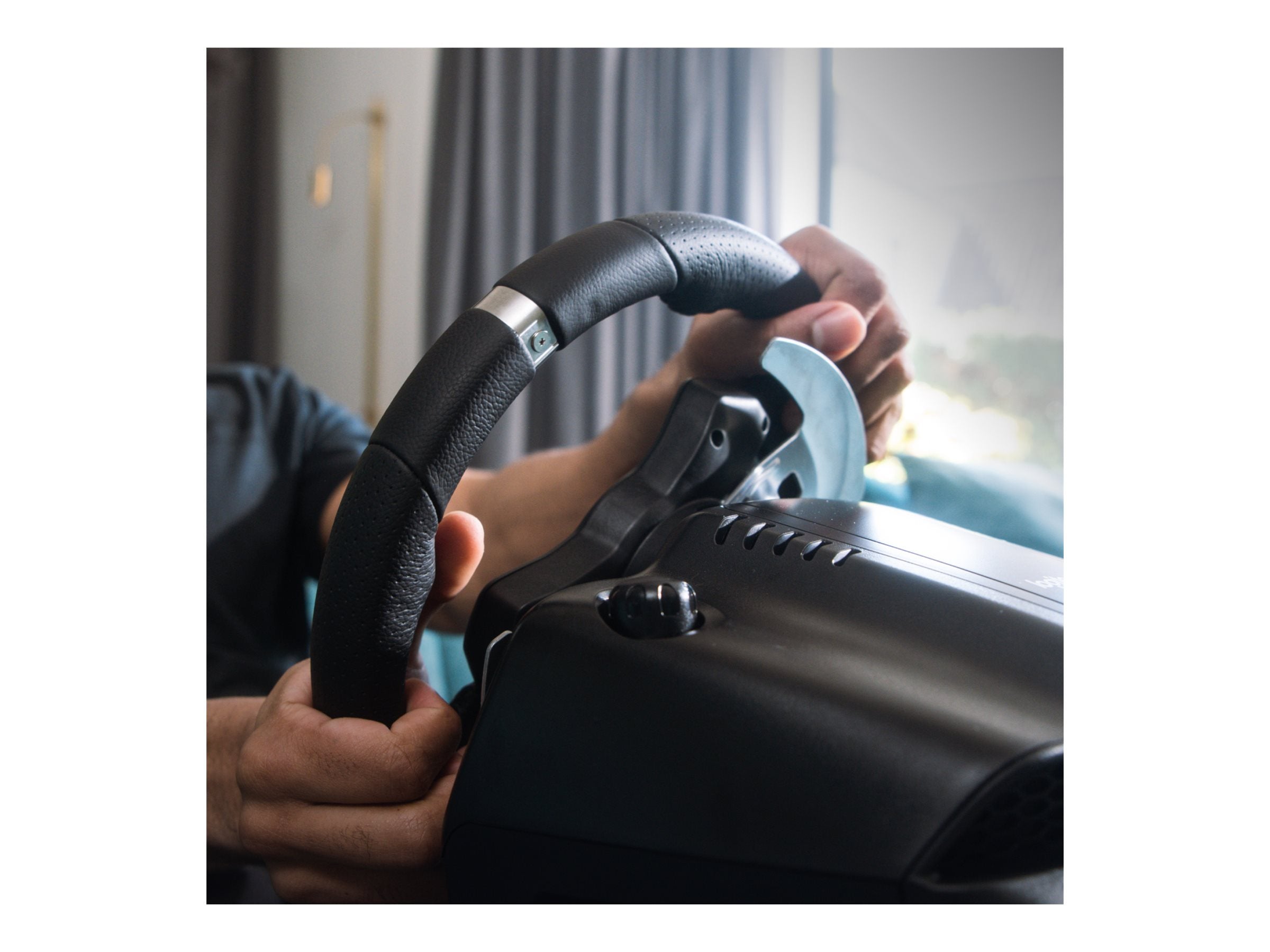 LOGITECH G920 Driving Force Lenkrad Seitenansicht