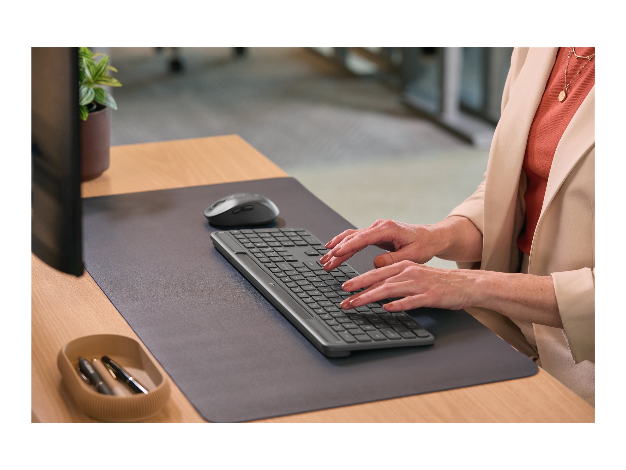 LOGITECH Slim Solar+ K980 Tastatur Verpackung