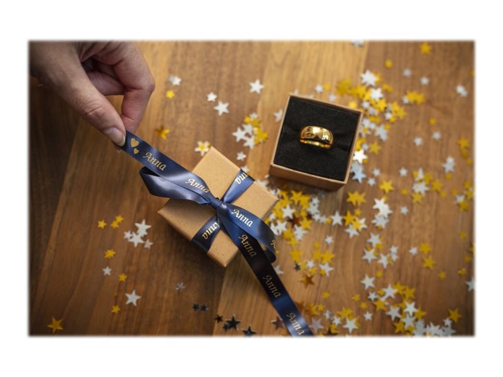 Detailaufnahme des BROTHER textile tape gold/navy 12mm/4m