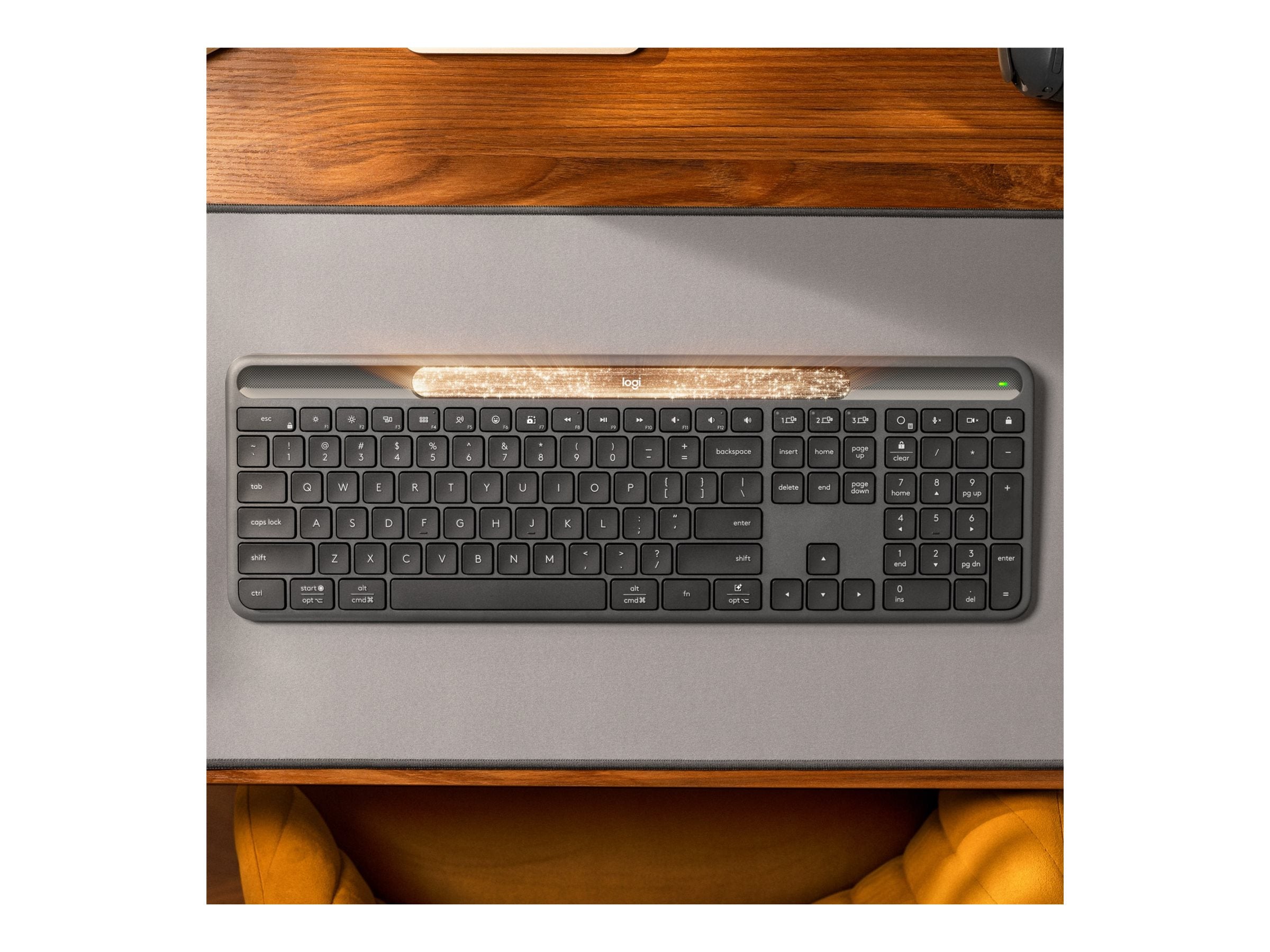 LOGITECH Slim Solar+ Keyboard Graphite (US) Vorderansicht