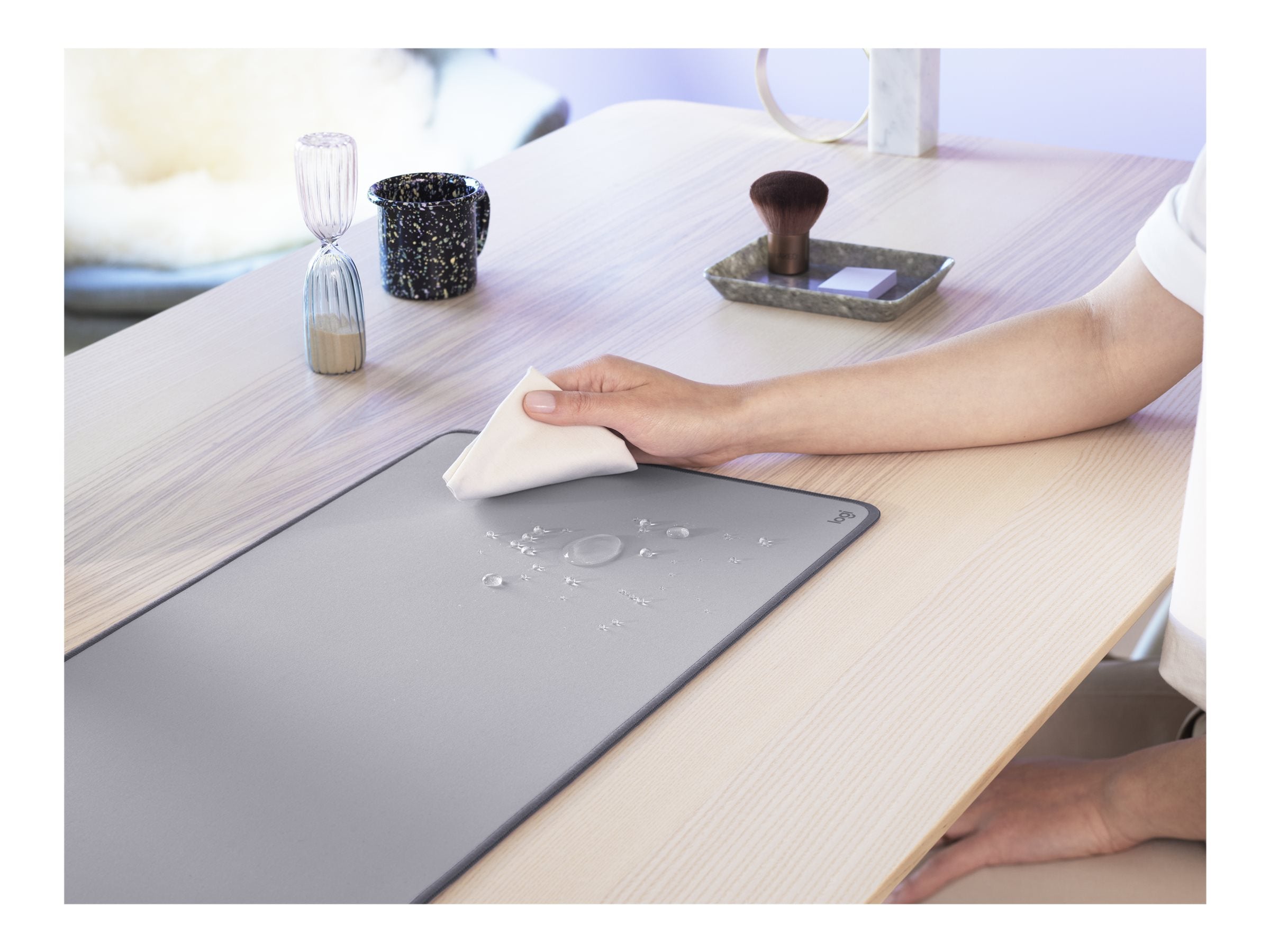 LOGITECH Desk Mat Studio Series Mouse pad mid grey - Vorderansicht