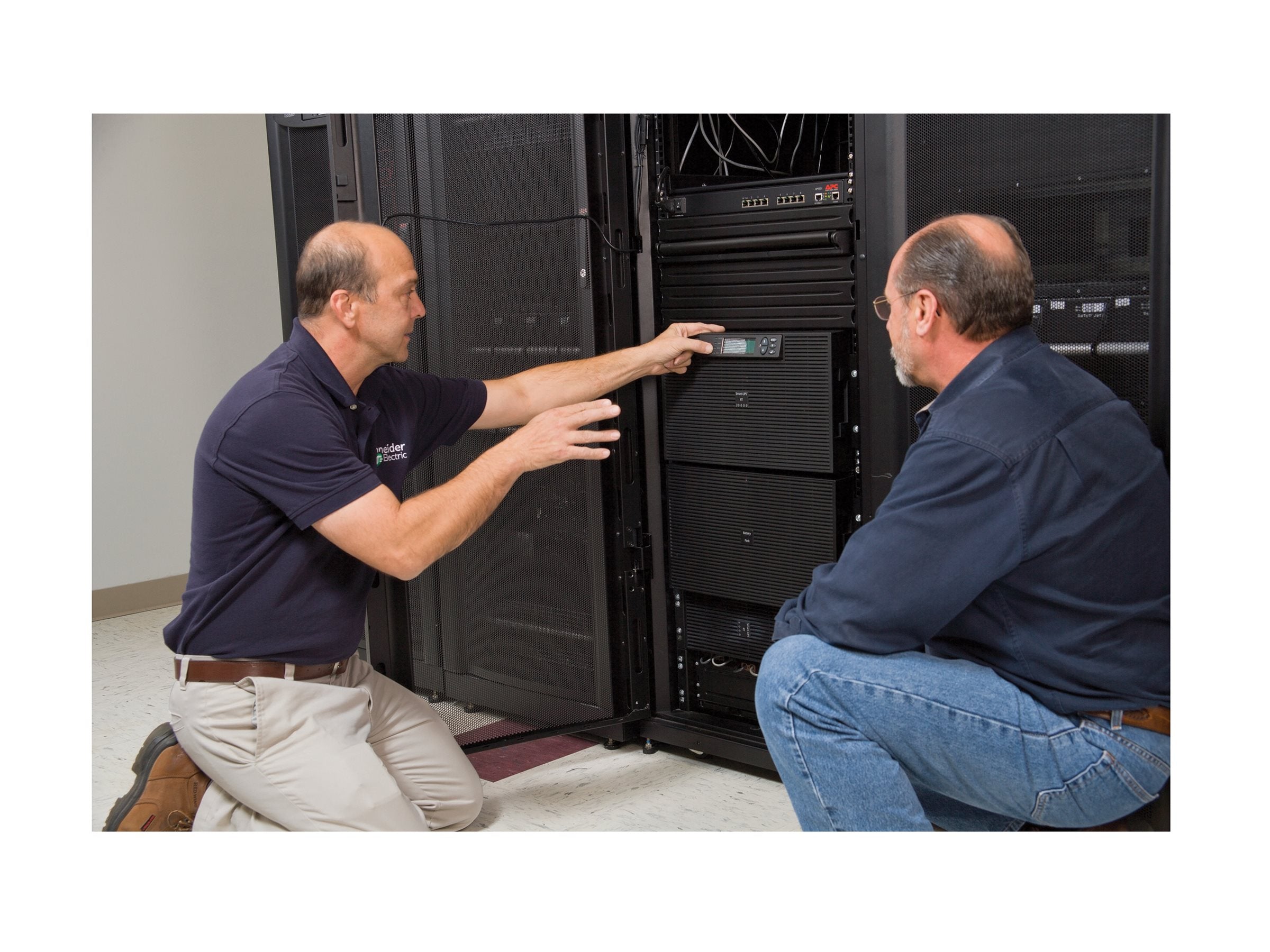APC Scheduled 5X8 Assembly and Power-Up Service - Vorderansicht