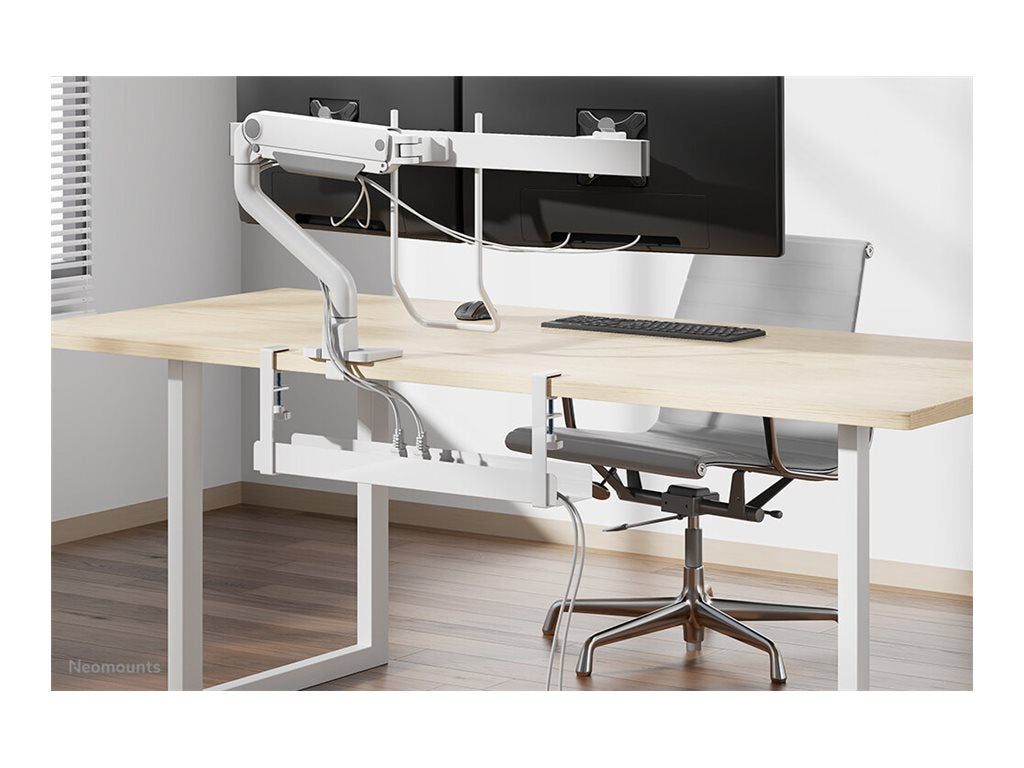 NEOMOUNTS Kabelmanagement Tray montiert am Schreibtisch