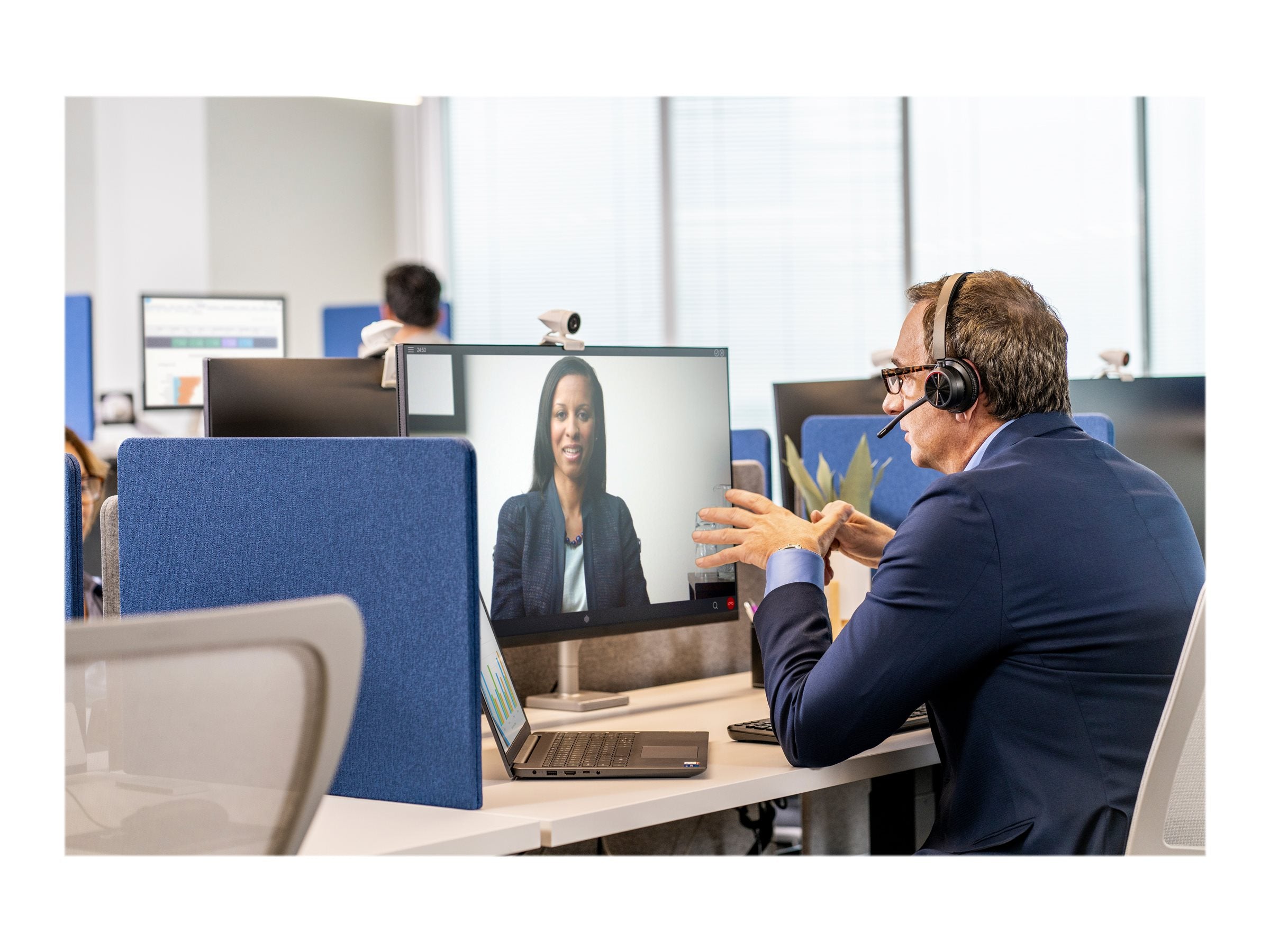 HP Poly Voyager 4320 Headset im Einsatz